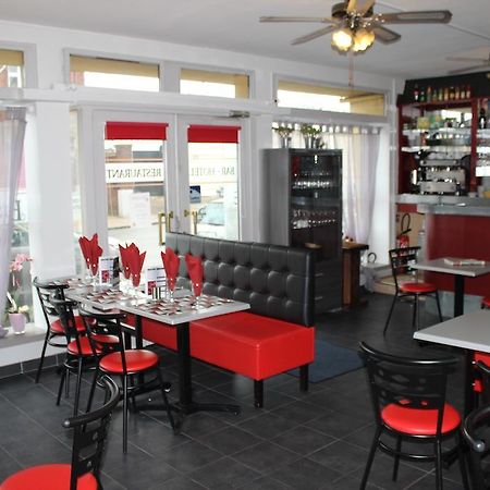 Le Bistro De L'Etoile Hotell Eus  Eksteriør bilde