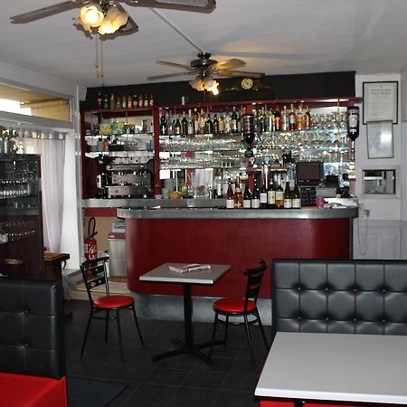Le Bistro De L'Etoile Hotell Eus  Eksteriør bilde