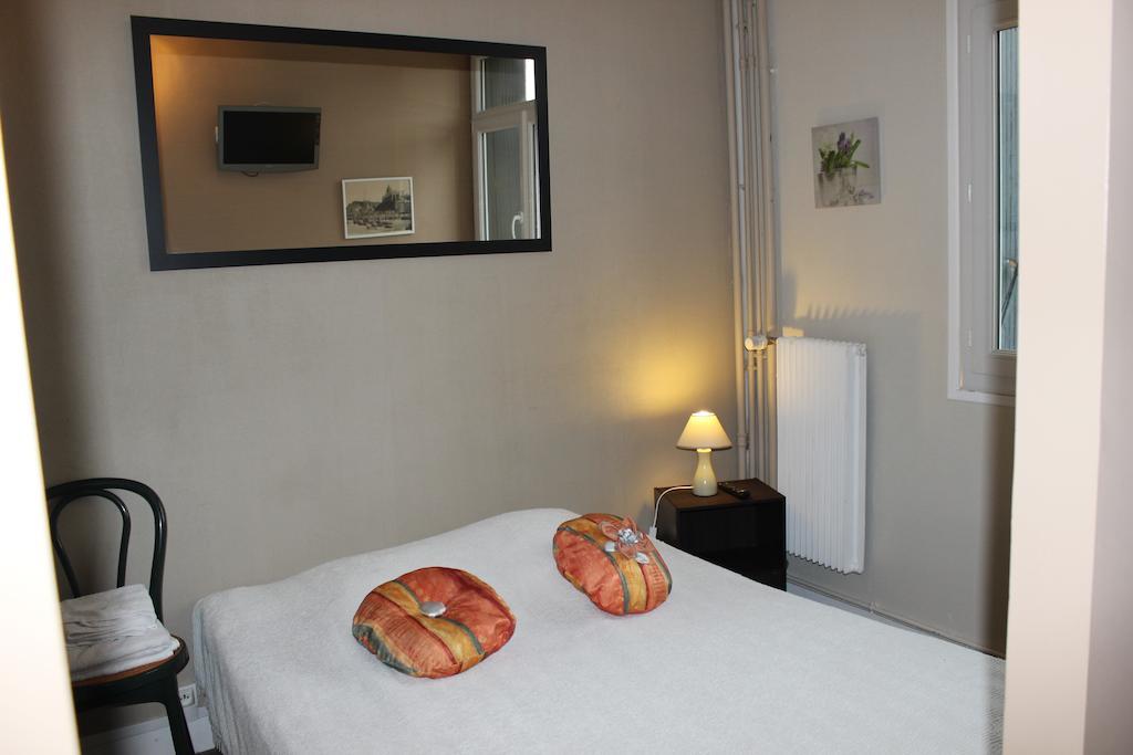 Le Bistro De L'Etoile Hotell Eus  Eksteriør bilde